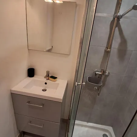Apartment Face A La *